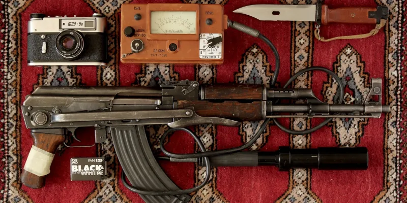 Jízda v BVP a zkušební střelba z automatu Kalašnikov