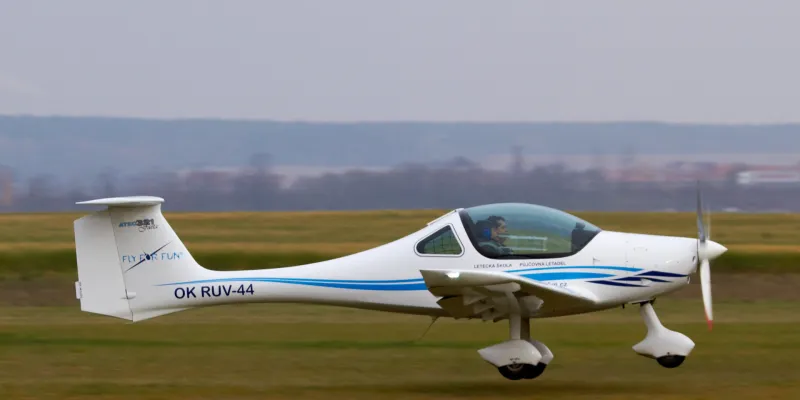 Pilotem na zkoušku ultralightu Faeta 321 - 50 min