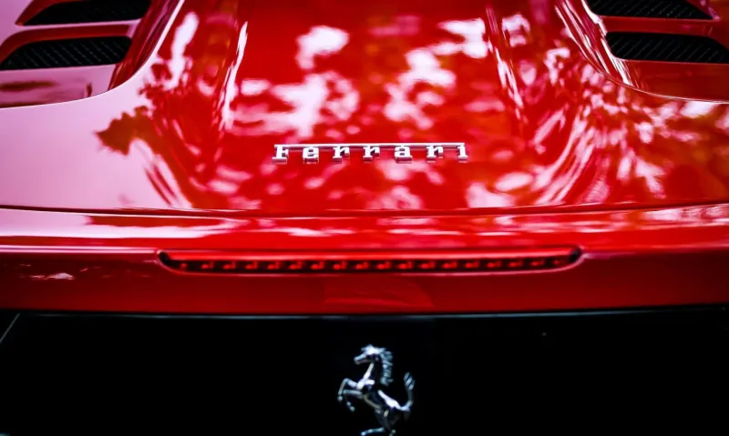 † Jízda ve Ferrari 458 Italia v Brně - 40 min bez paliva †
