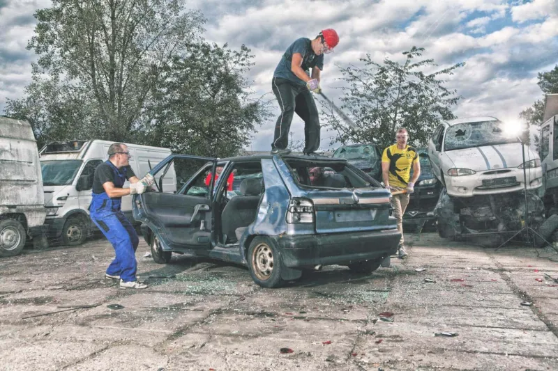 Zbav se vzteku a ROZMLAŤ auto!