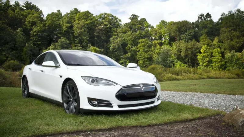 Řízení supersportu Tesla Model S