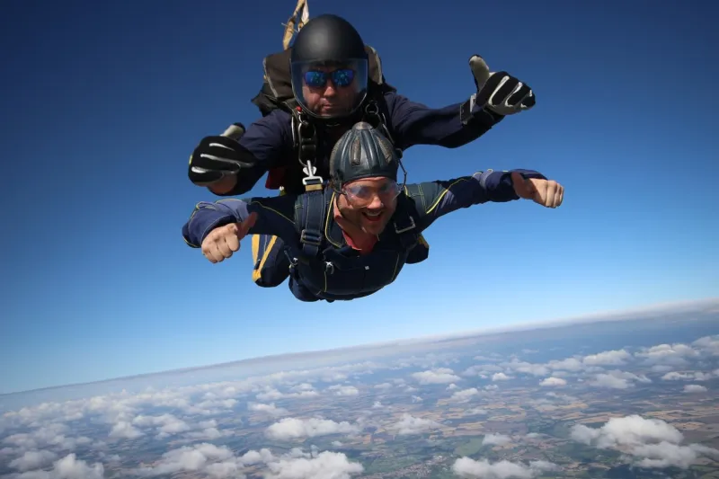 † Tandemový seskok padákem - Skydiving †