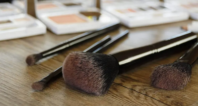 † Make-up kurz: Sama sobě vizážistkou †