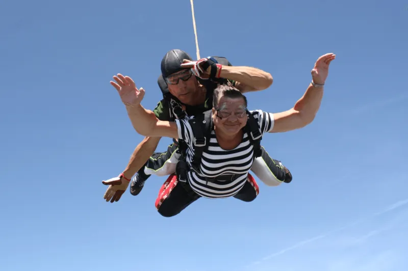 † Extrémní tandemový seskok padákem - Skydiving †