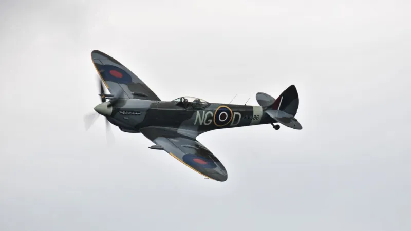 † Pilotem na zkoušku Brno: simulátor letounu Spitfire (60 minut) †