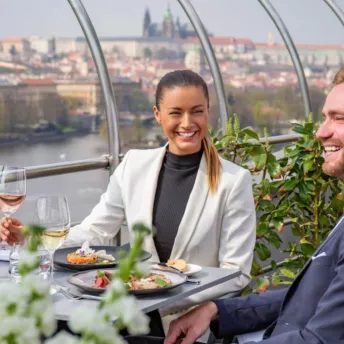 Romantická večeře v Tančícím domě