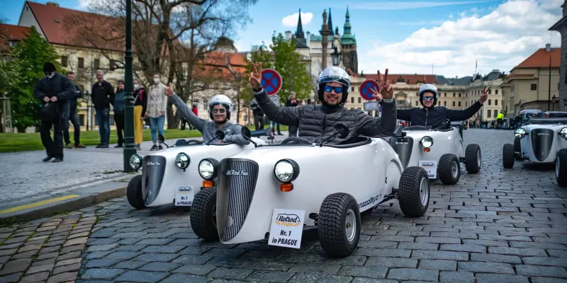 † Projížďka v mini Hot Rod na 90 min †