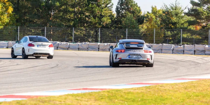 Adrenalinová jízda s Porsche GT3: 4 kola