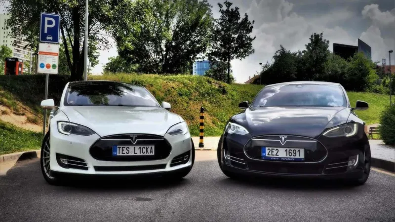 Jízda v Tesla Model S, spojení luxusu a rychlosti