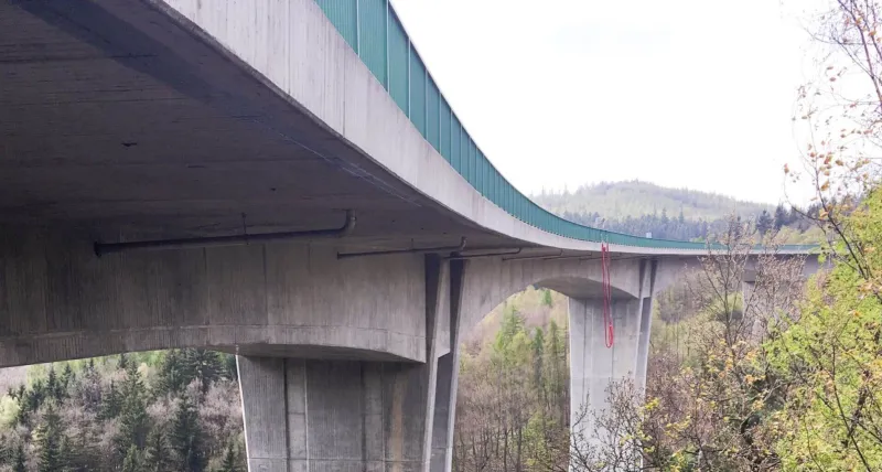 † Bungee seskok z nejvyššího mostu v ČR †