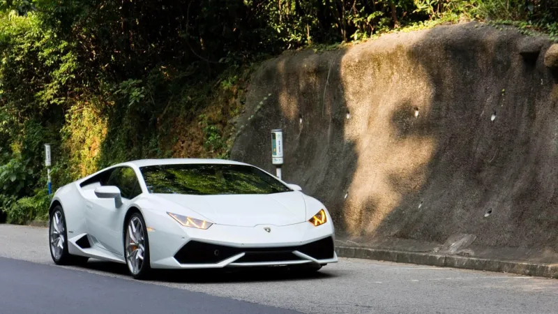 † Jízda v Lamborghini Huracán LP610 v Brně - 40 min bez paliva †