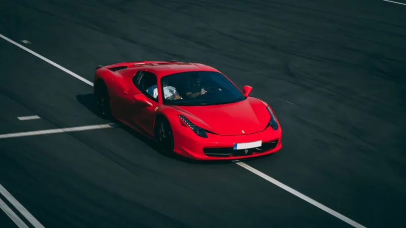 † Jízda ve Ferrari 458 Italia na okruhu v Hradci Králové †
