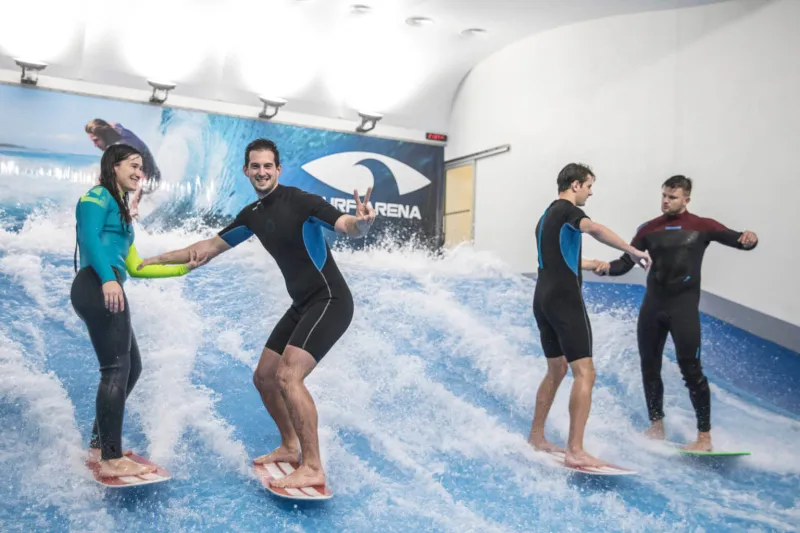 † Nauč se surfing na trenažeru vč. instruktáže 30min †