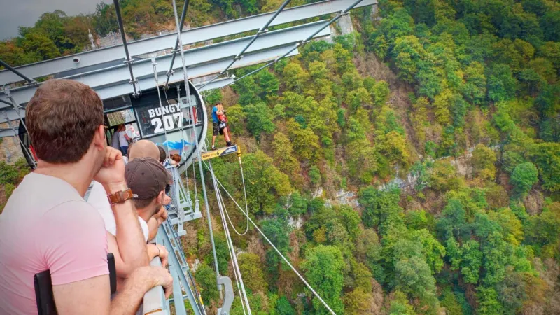 † Bungee Jumping z televiziní věže v Harrachově pro 2 osoby †