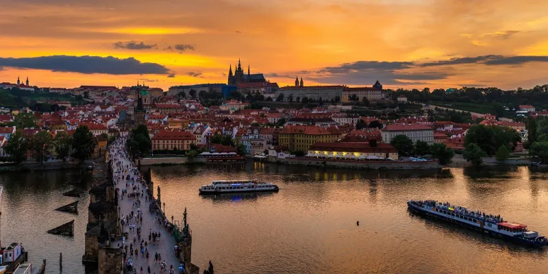 Plavba po Vltavě s večeří a živou kapelou pro čtyři