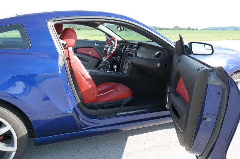 † Jízda ve Ford Mustang GT5.0 60 minut bez pohonných hmot †